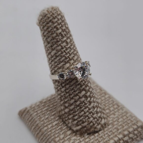 Size 7 Sterling Silver Brilliant Quality Cubic Zirconia Gems Ring A3061 - Picture 3 of 9